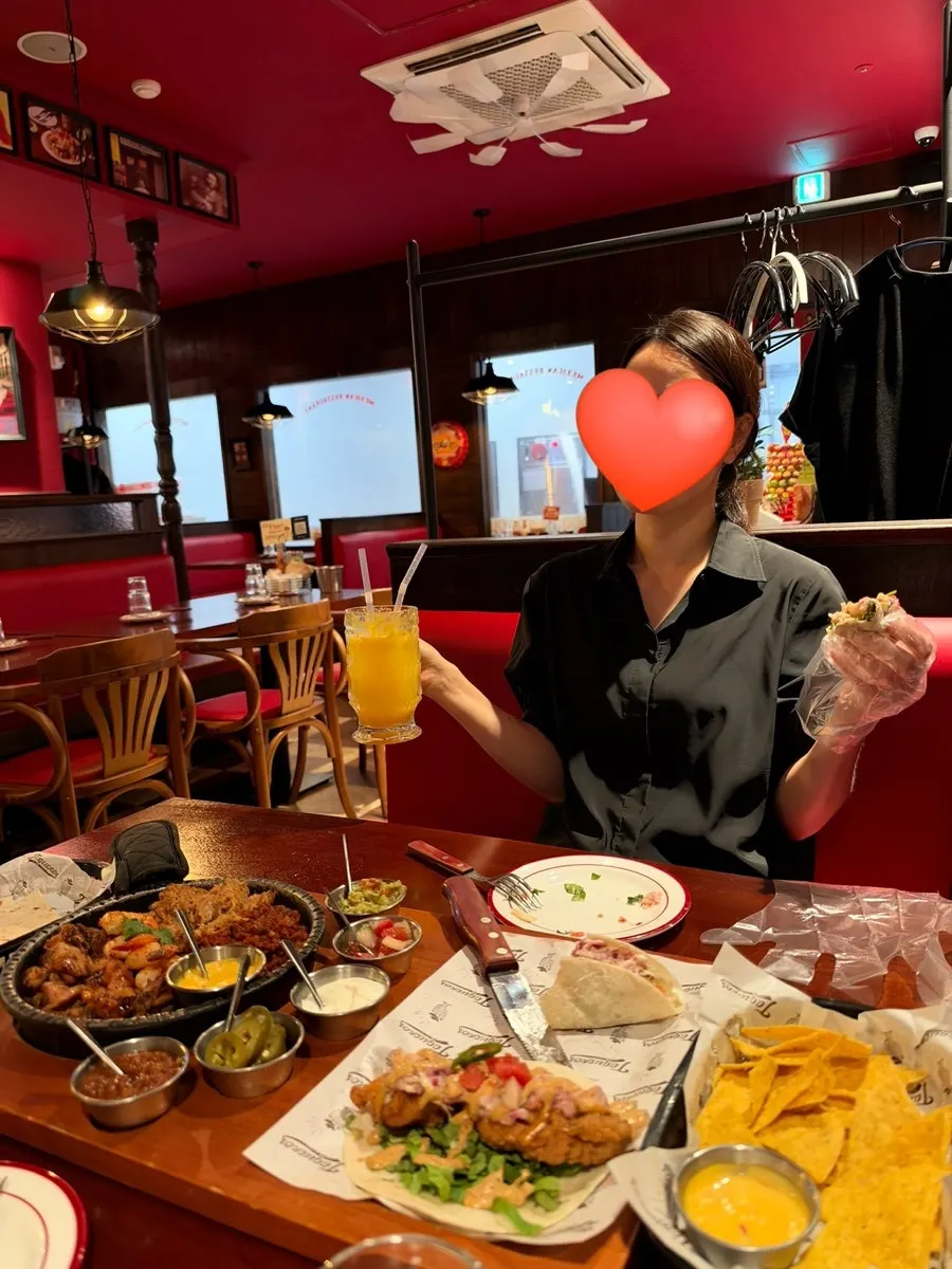 모임 하기 좋은 타케로스 테이블 자리