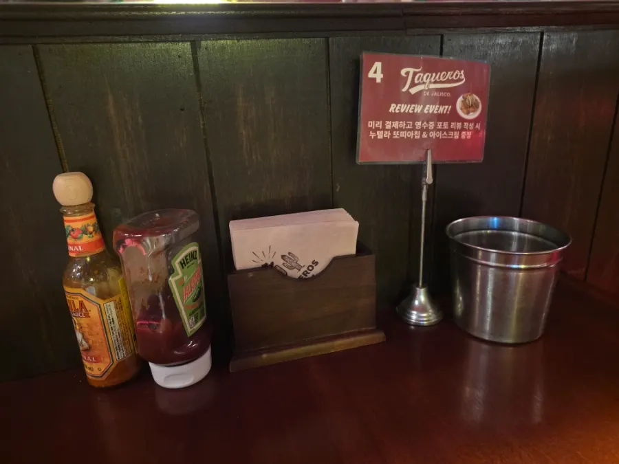 Table set with sauces and tissues as standard