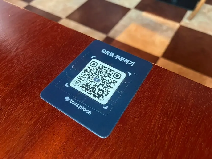 QR code ordering guide on the table