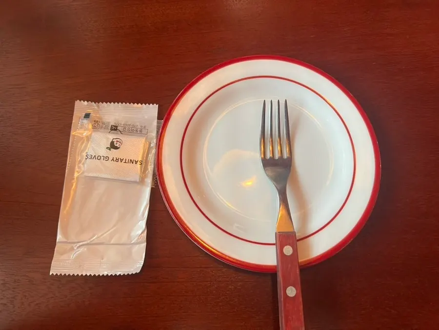 Plate with a red line accent and table setting