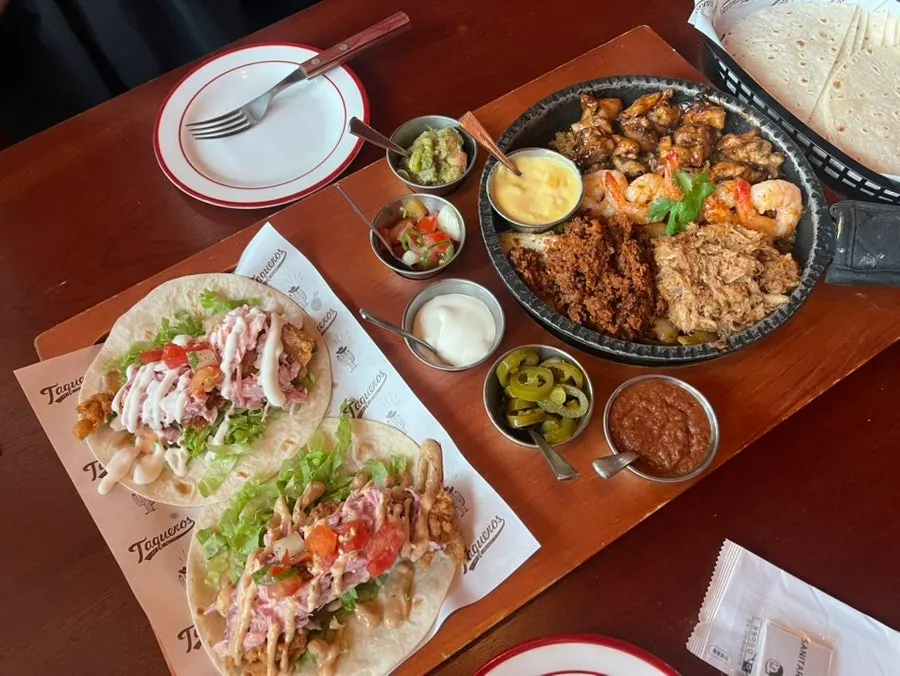 Fajita pan with meat and shrimp, plus sauces