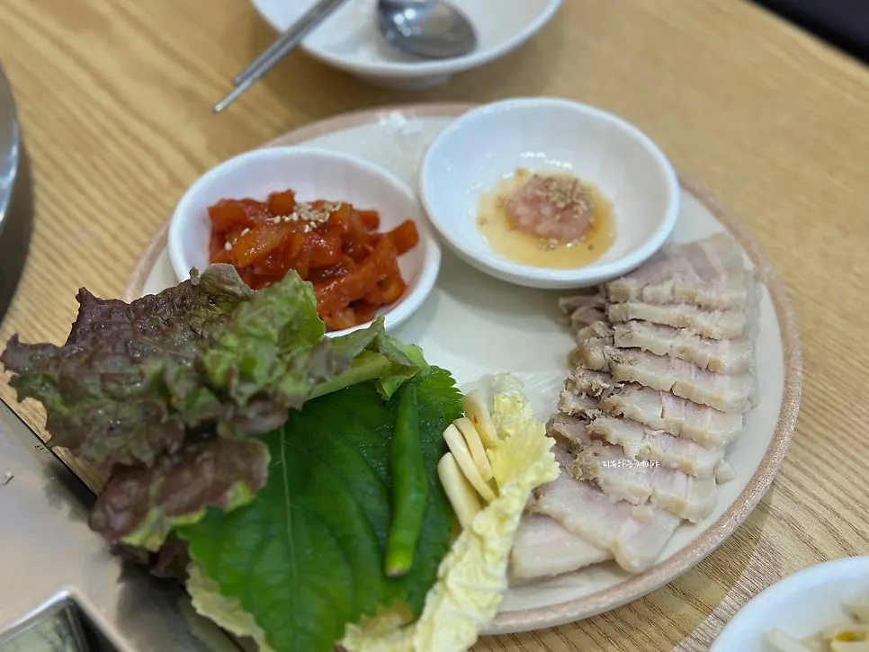 입을 벌린 신선한 조개 클로즈업