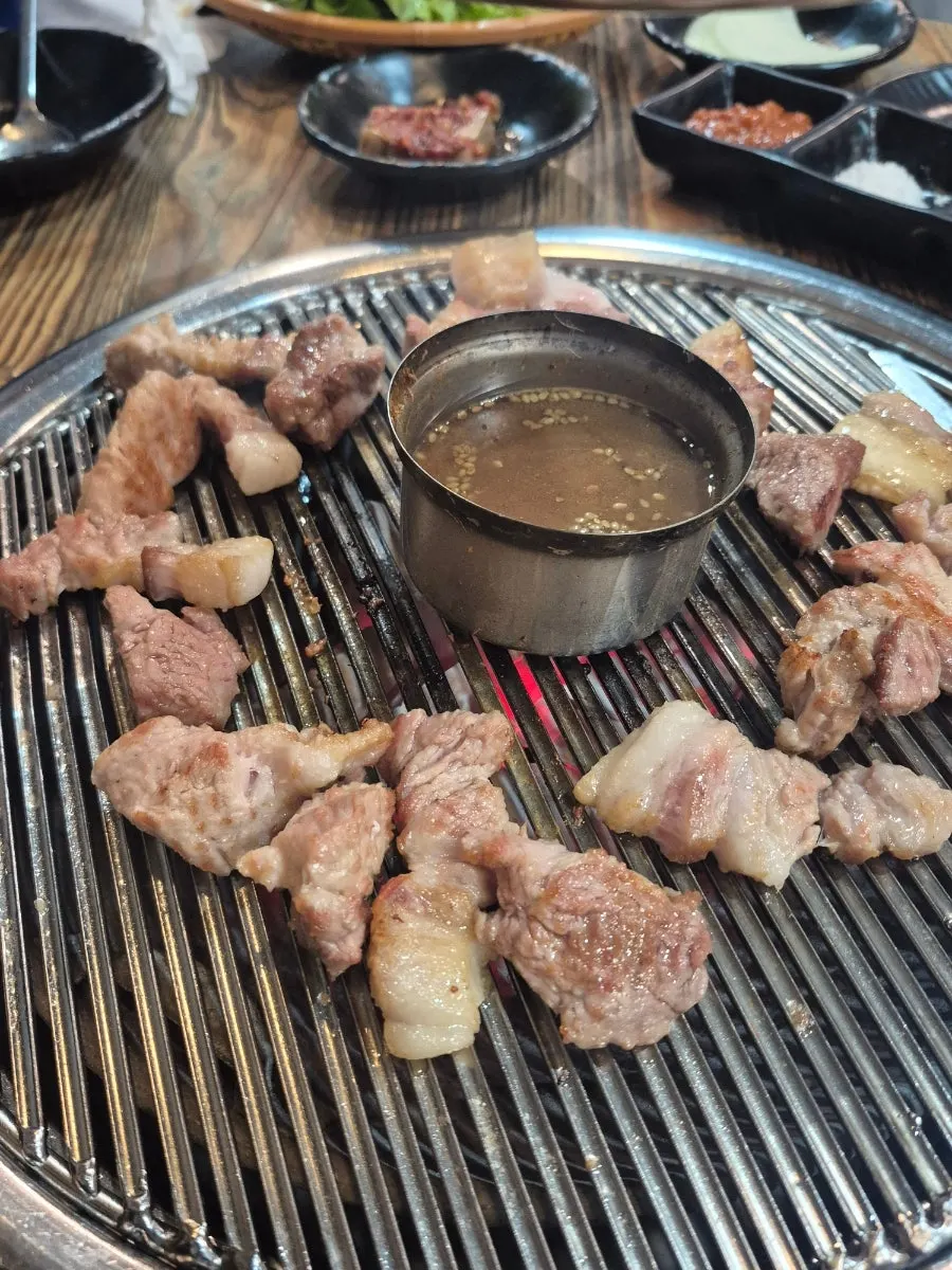 구워져 나온 1%선별 목살과 멜젓