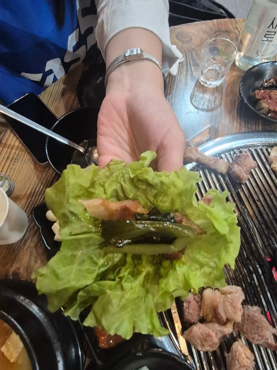 명이나물과 무쌈에 싸먹는 목살