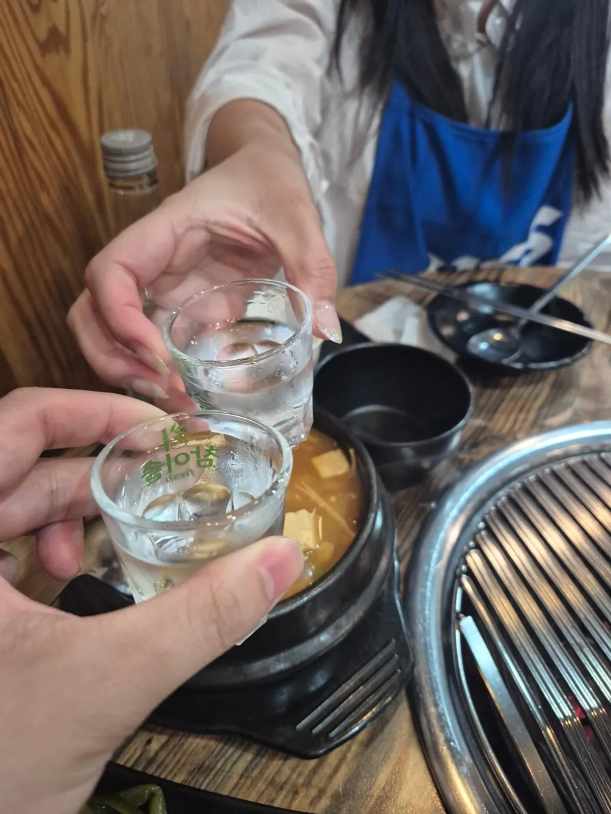 목살과 된장찌개가 놓인 상차림
