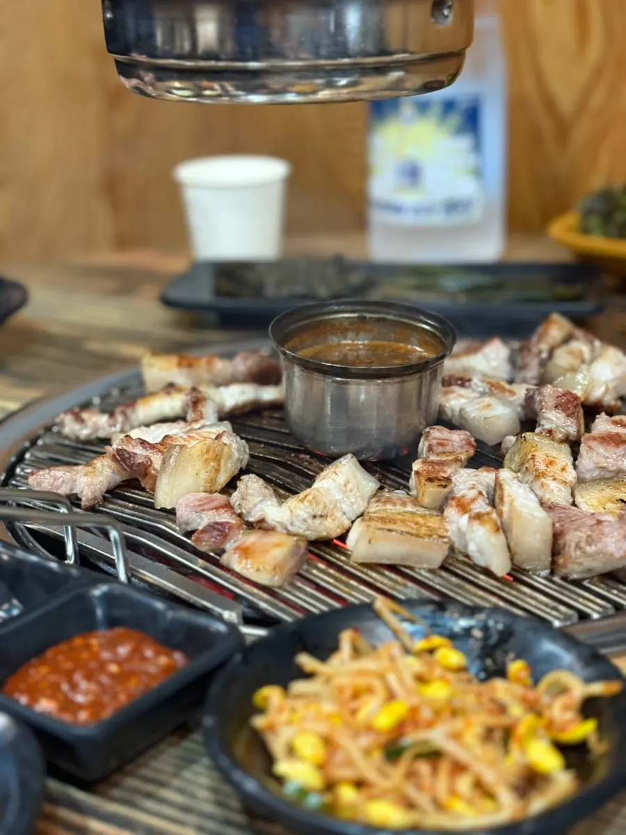 Pre-grilled Jeju pork belly served at the table