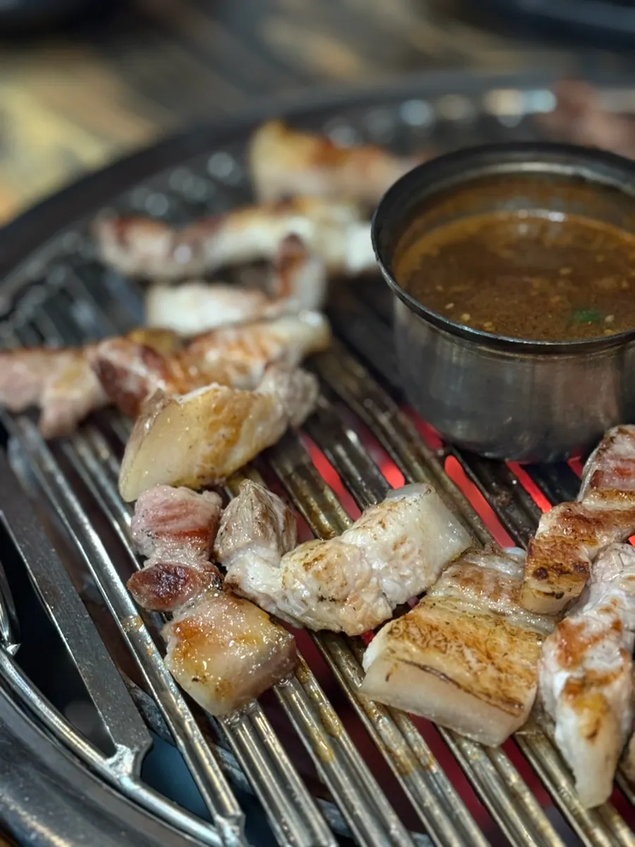Full table spread of meat at Tamra Factory Magok Direct Store