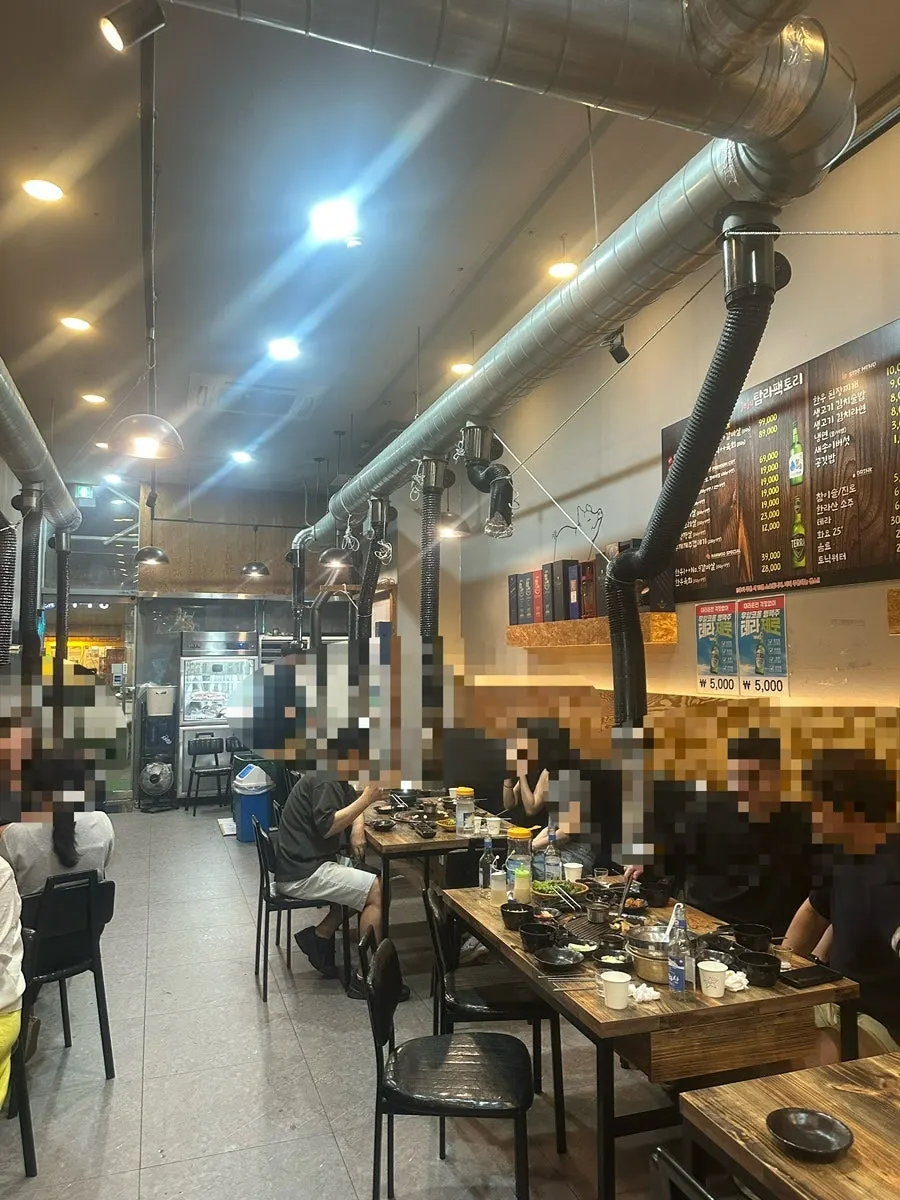 Entrance and interior of Tamra Factory Magok Direct Store