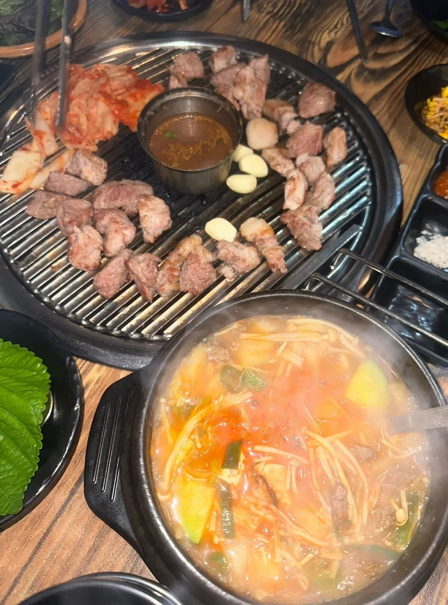 Ordered 1%-selected Jeju pork neck with the basic table setting