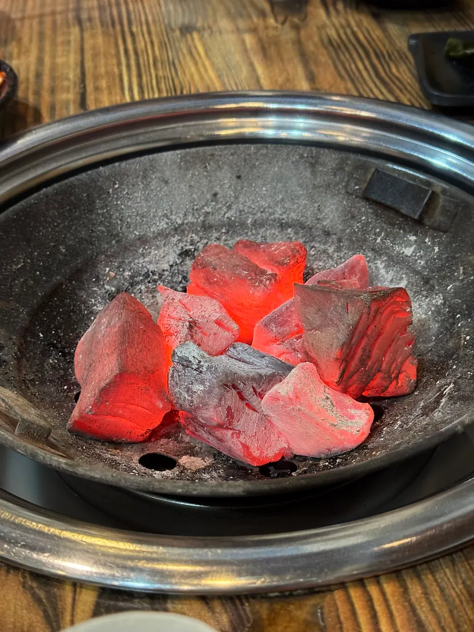 탐라팩토리 마곡직영점 테이블 풍경