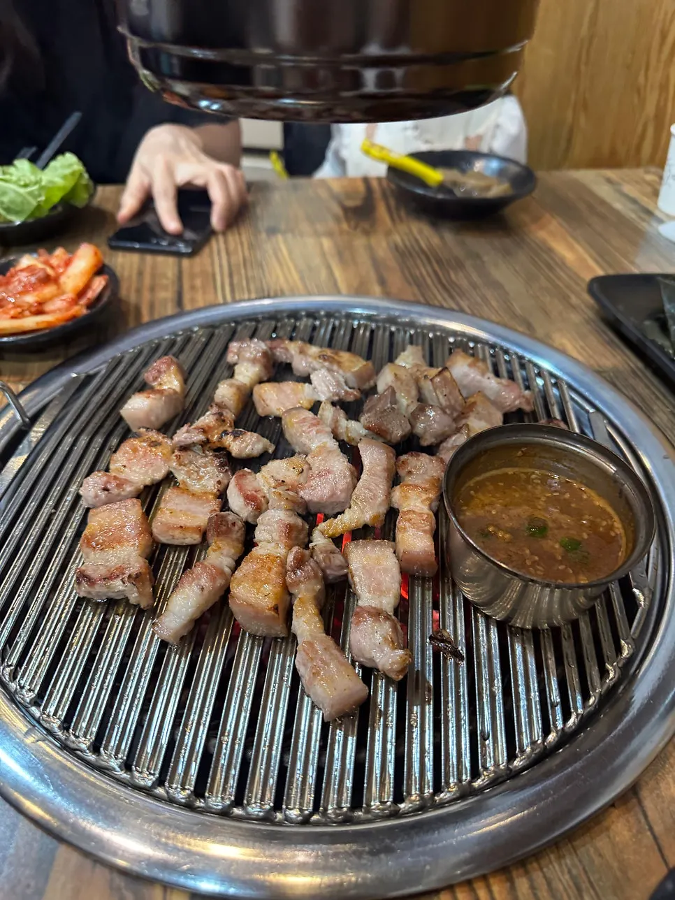 직원이 직접 구워주는 제주 생고기