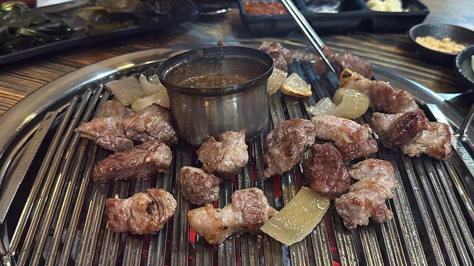 Thick pre-grilled Jeju pork neck on the grill