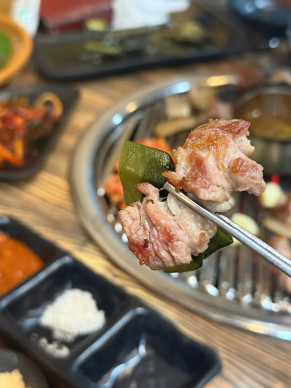 Table setting at the end of the Jeju pork neck meal
