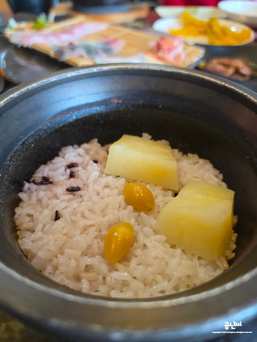 무가 함께 졸여진 갈치조림 국물