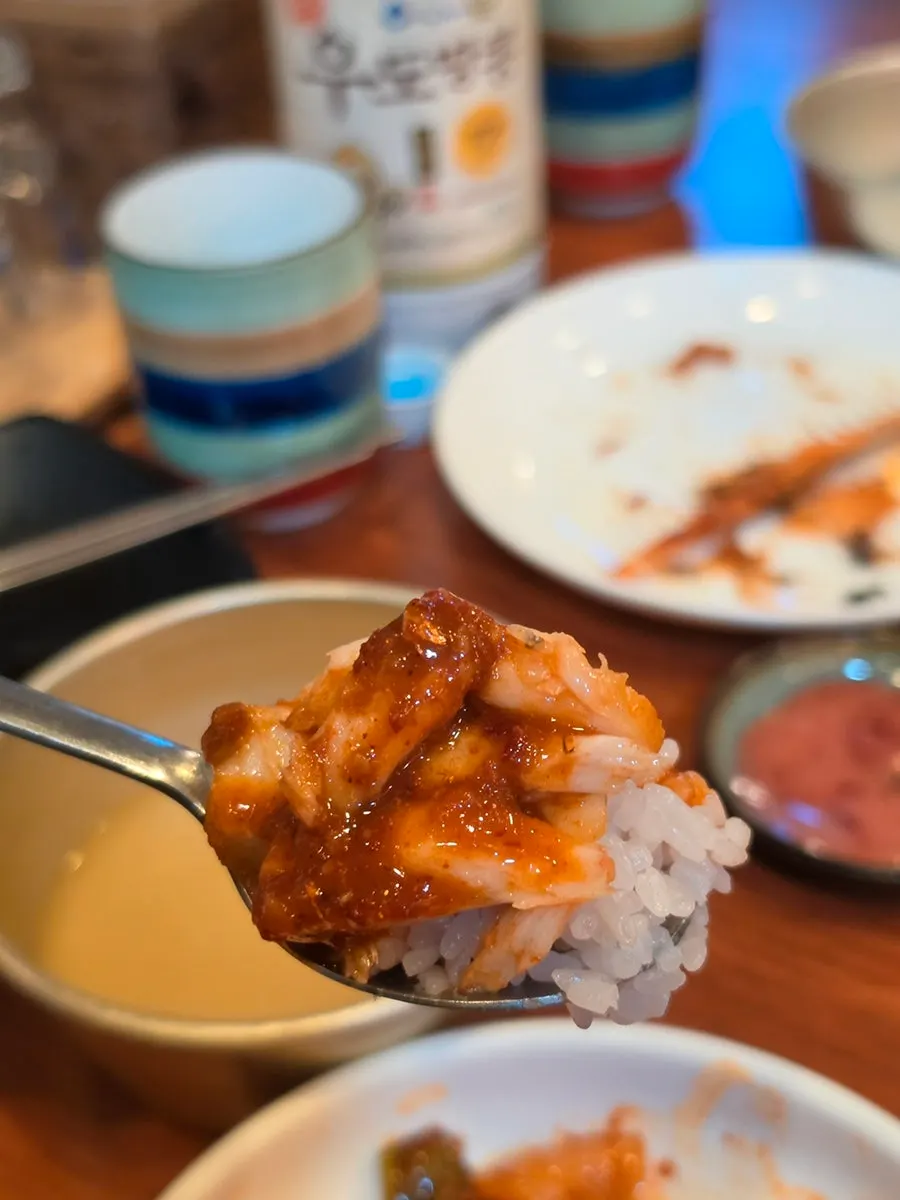 돌솥밥 위에 올린 갈치조림 한 점