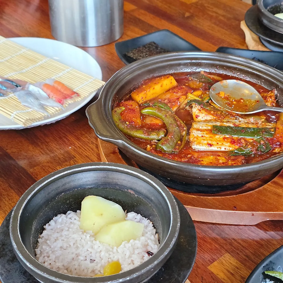 Signature photo of the braised cutlassfish set at Tamra Hansang in Seogwipo