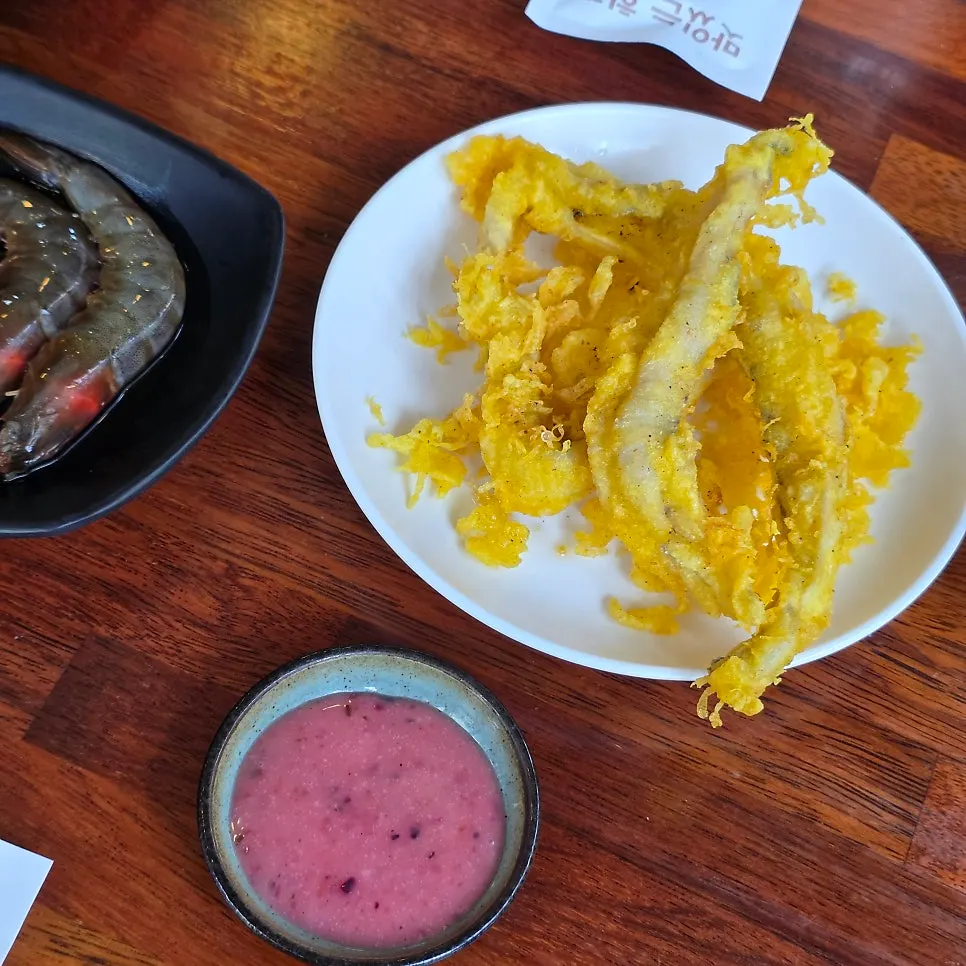 A plate of fried cutlassfish served with sauce