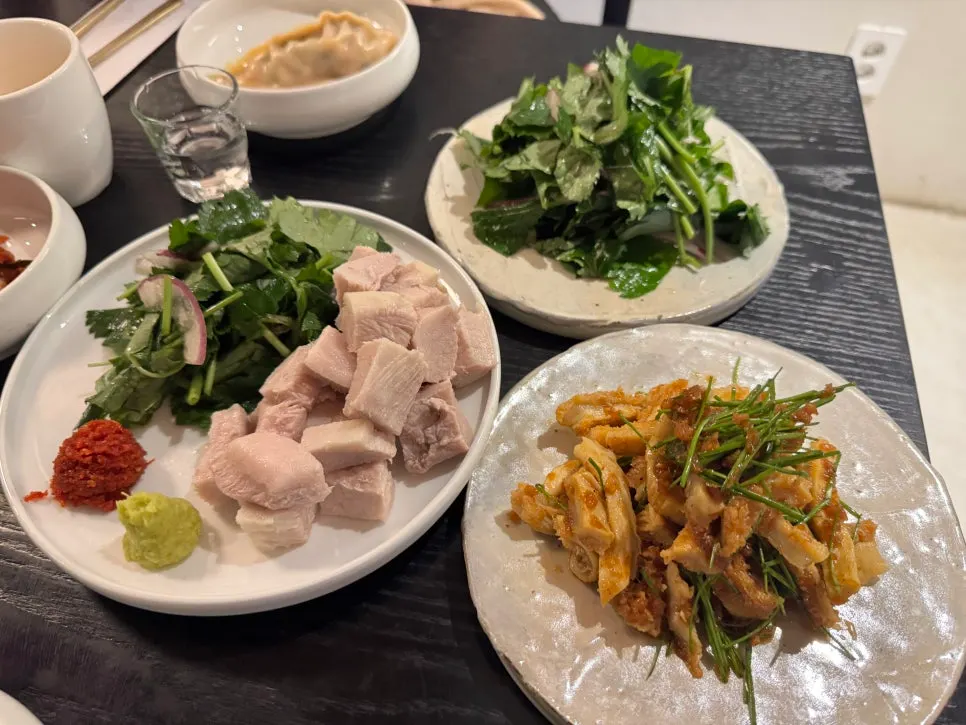 Evening dinner table at Tanbaek
