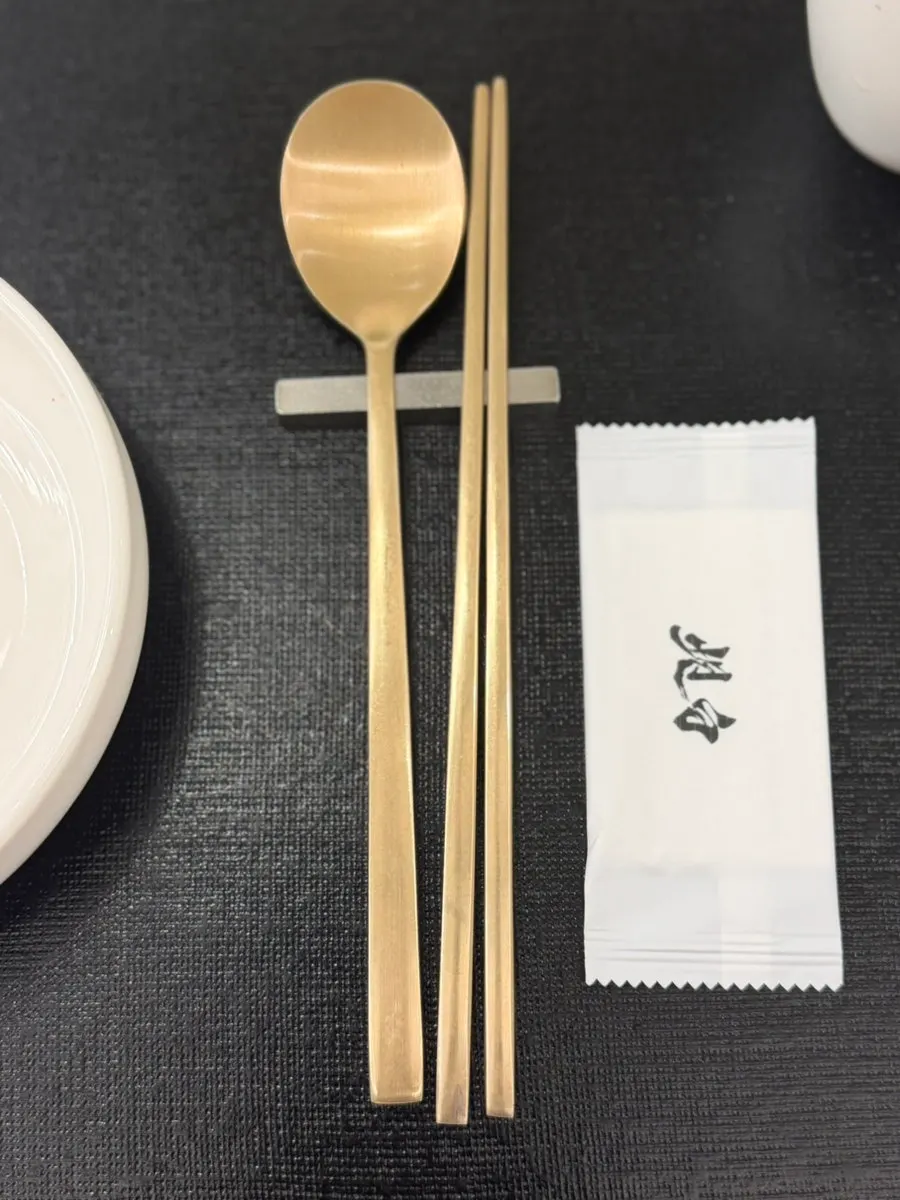 창밖으로 정동길이 보이는 탄백 좌석