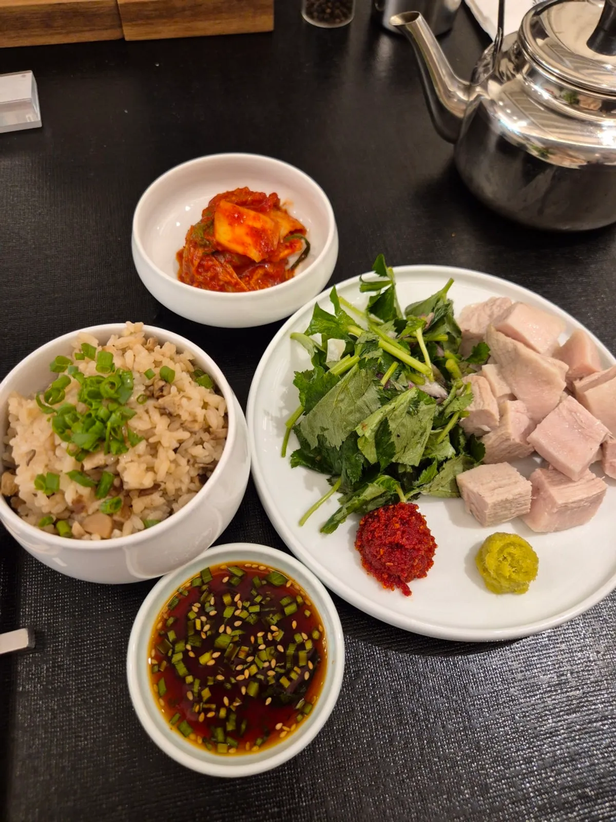 탄백 곰칼국수 한 그릇