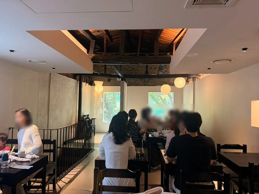 タンベク1階の店内席