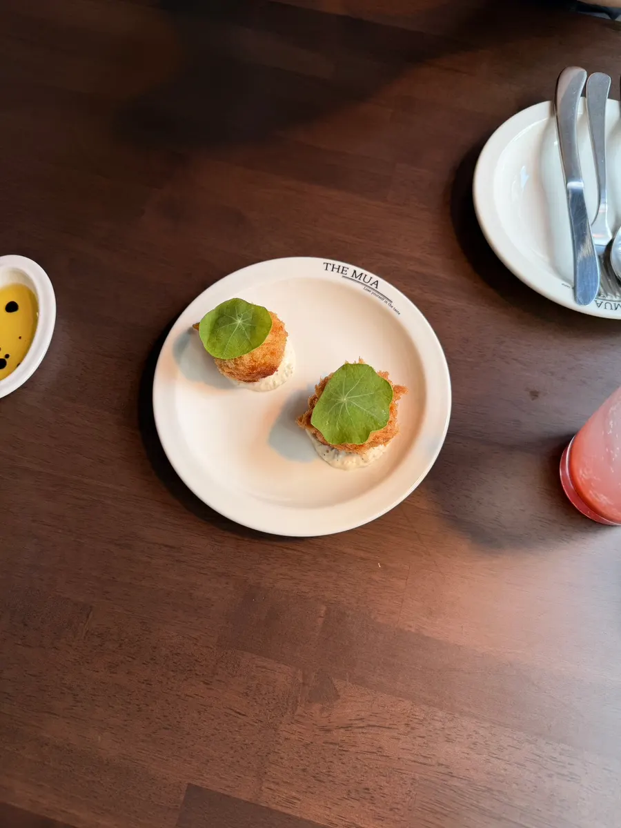 THE MUA's focaccia, 2 pieces served with olive oil