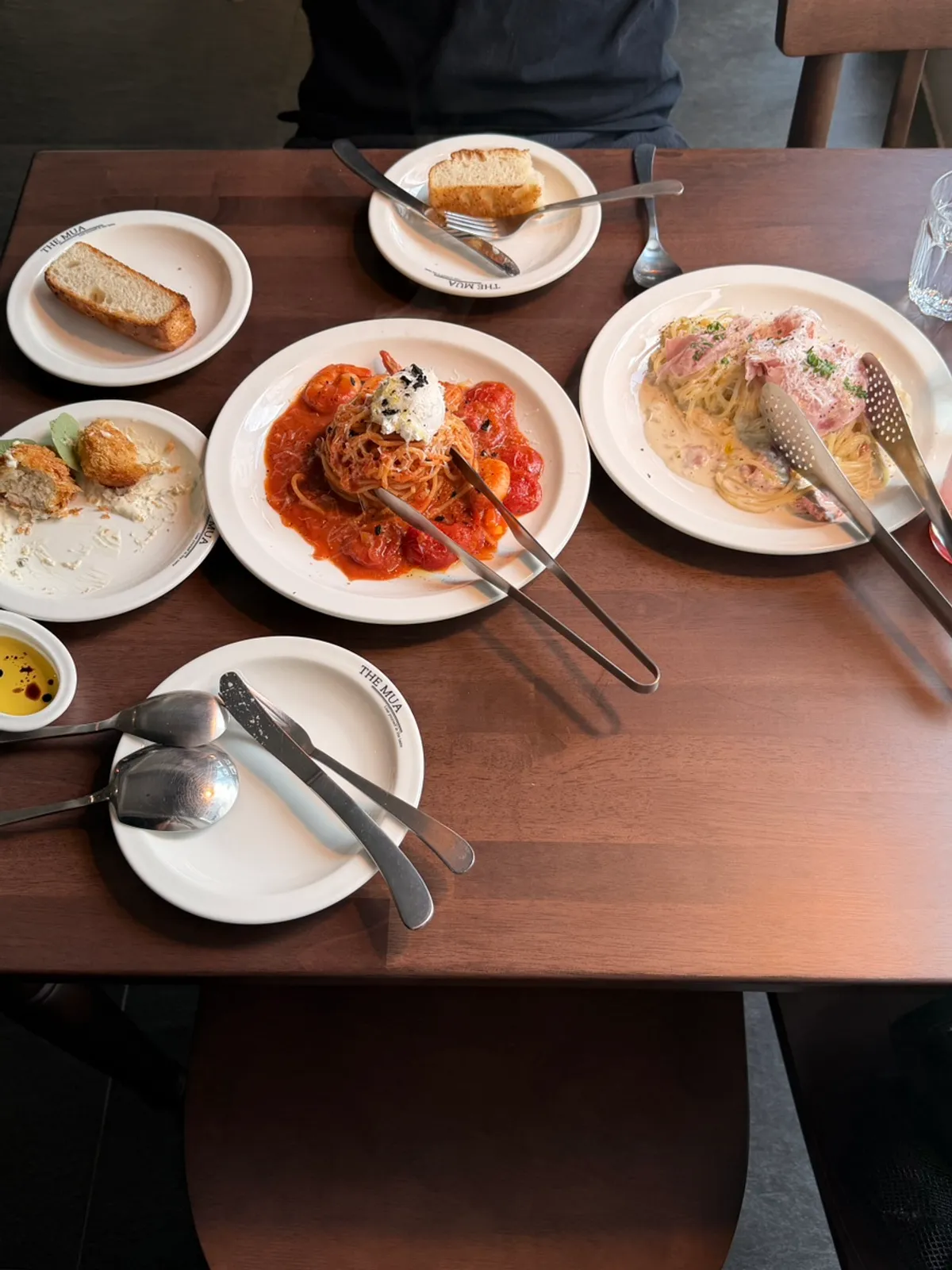 Table set with pasta and focaccia at THE MUA