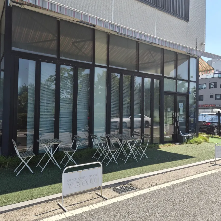 Exterior of When You Bite in Tangjeong, Asan