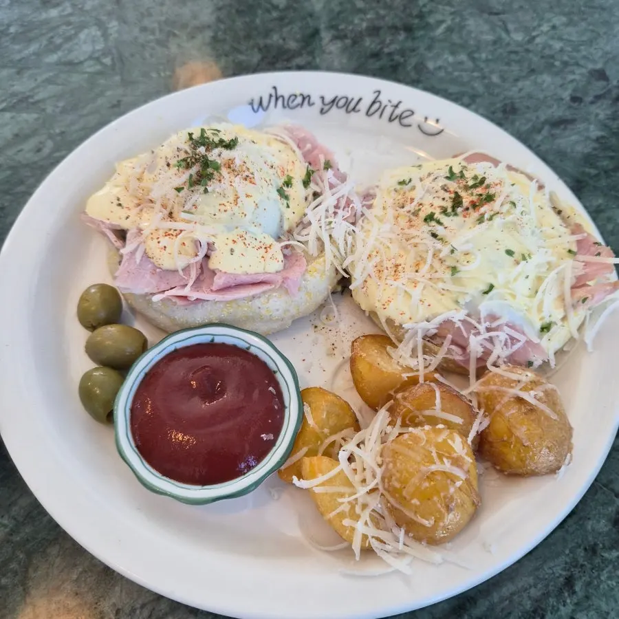 Comfortable indoor atmosphere at When You Bite