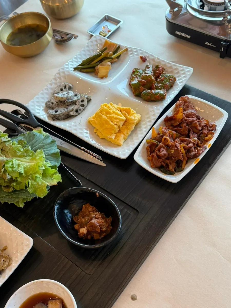 Egg roll side dish at the self-serve bar