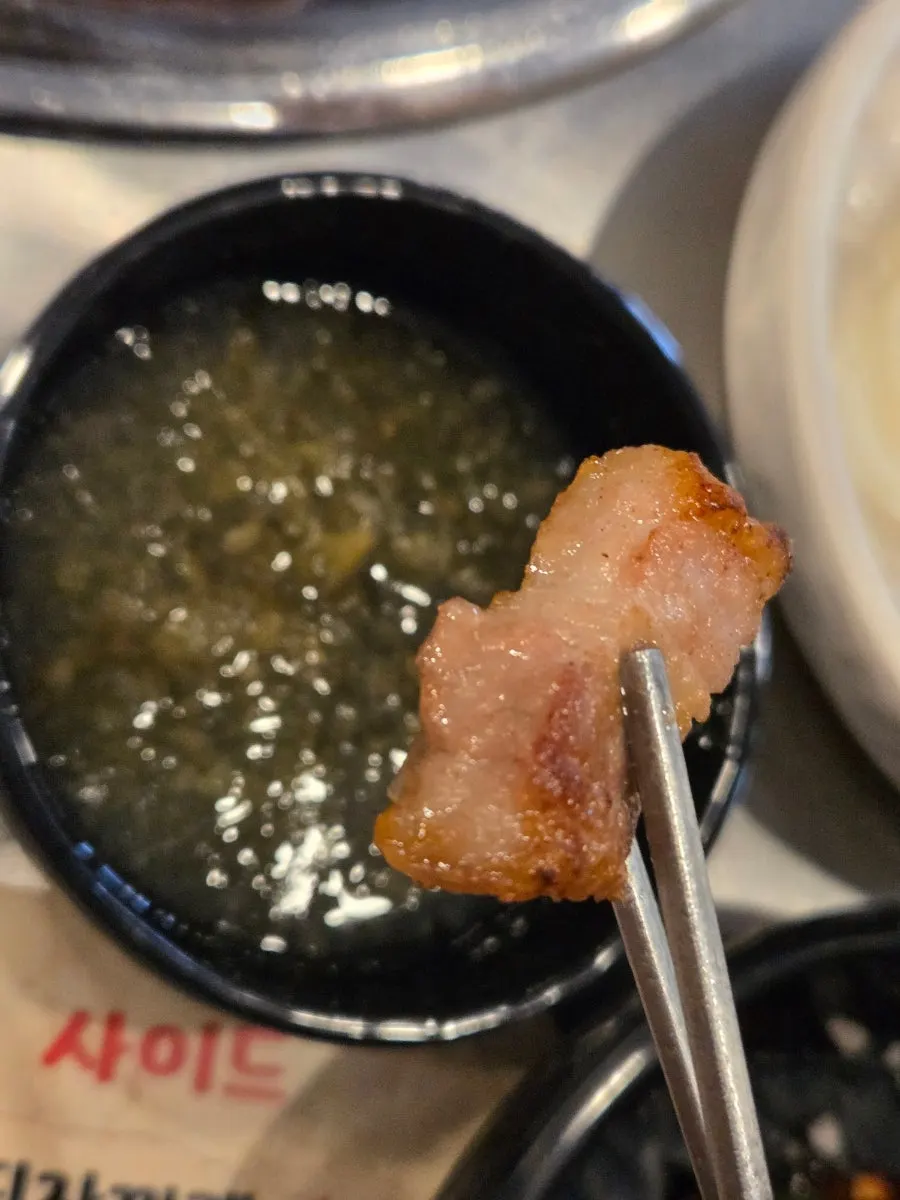 Fully cooked pork belly and oil-cooked garlic