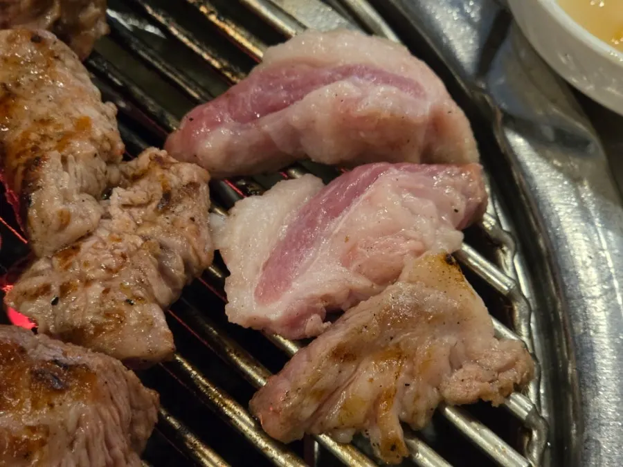 Tender, fat-trimmed charcoal-grilled pork neck
