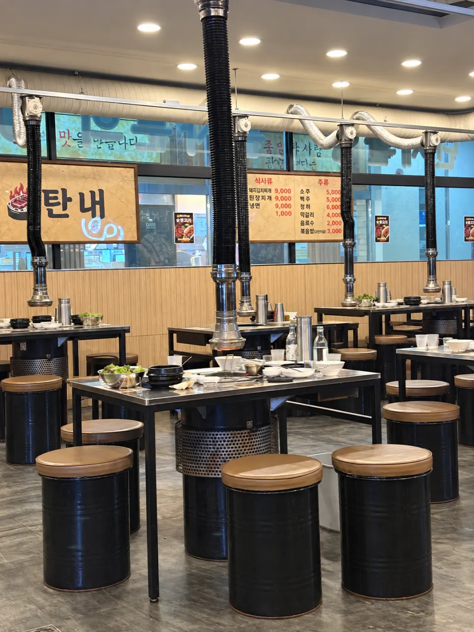 Seating inside Tannae Paju Main Branch