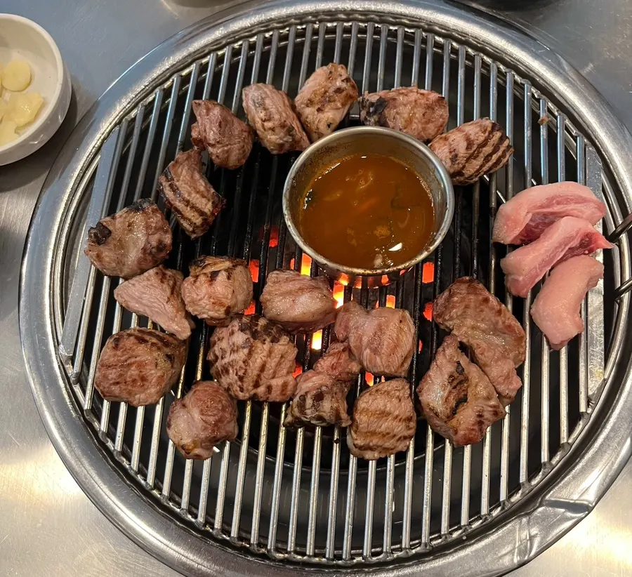 Pork neck soaked in garlic sauce