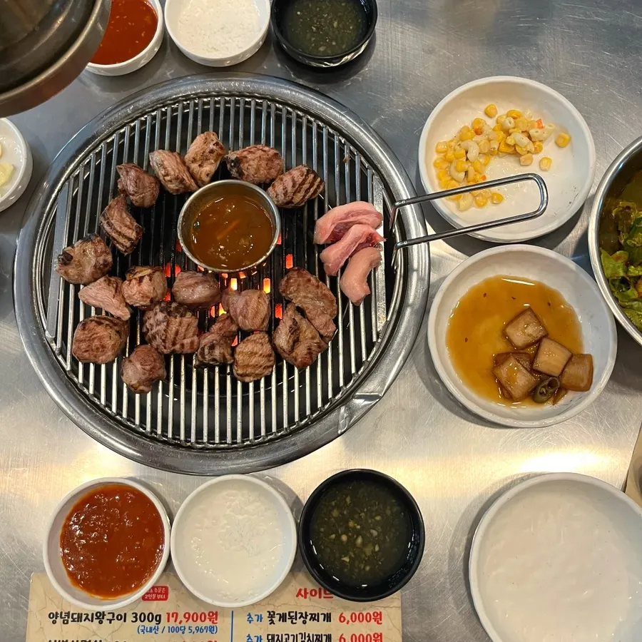 매콤한 멜젓에 찍은 고기