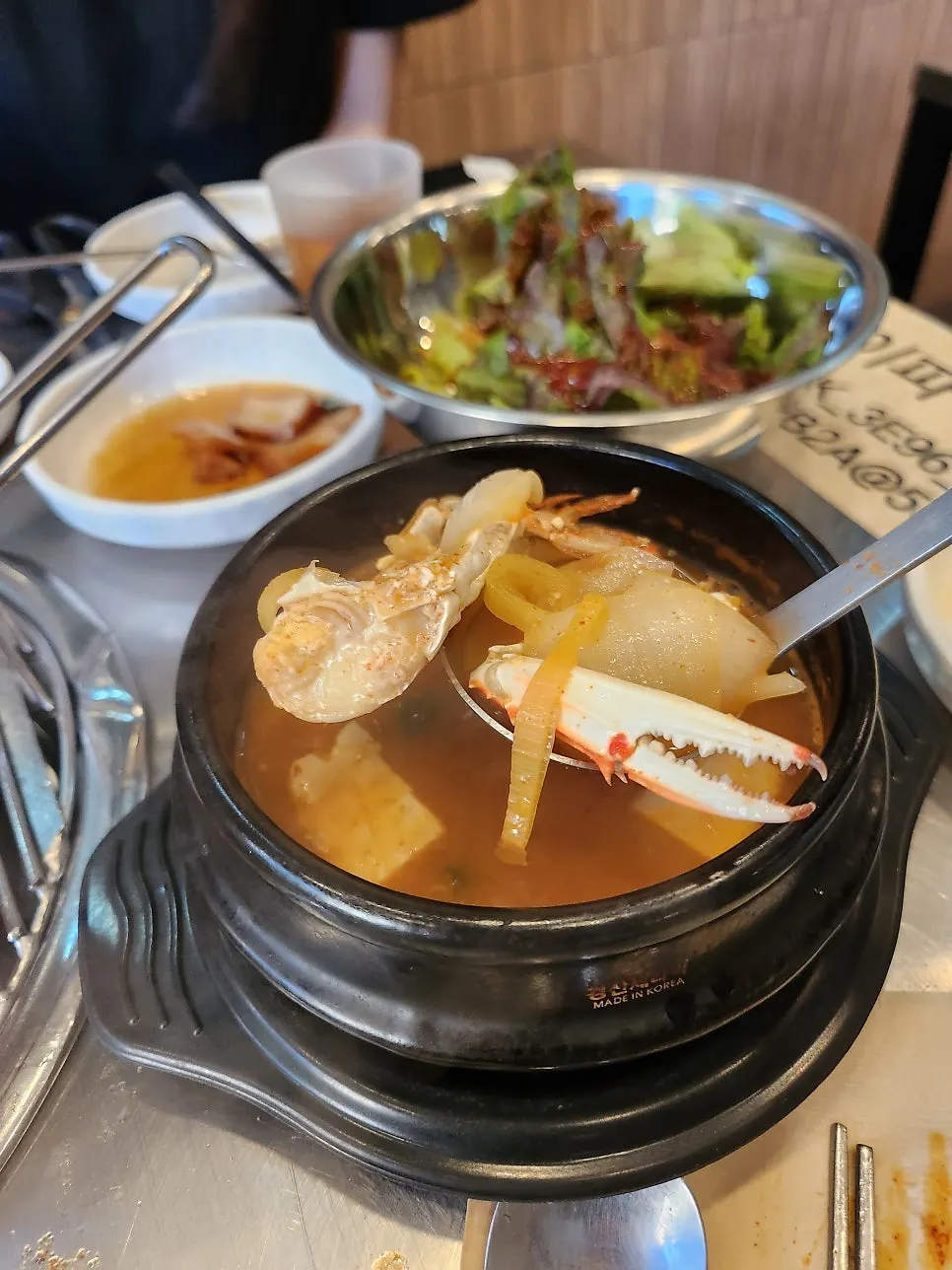 서비스로 나온 꽃게된장찌개
