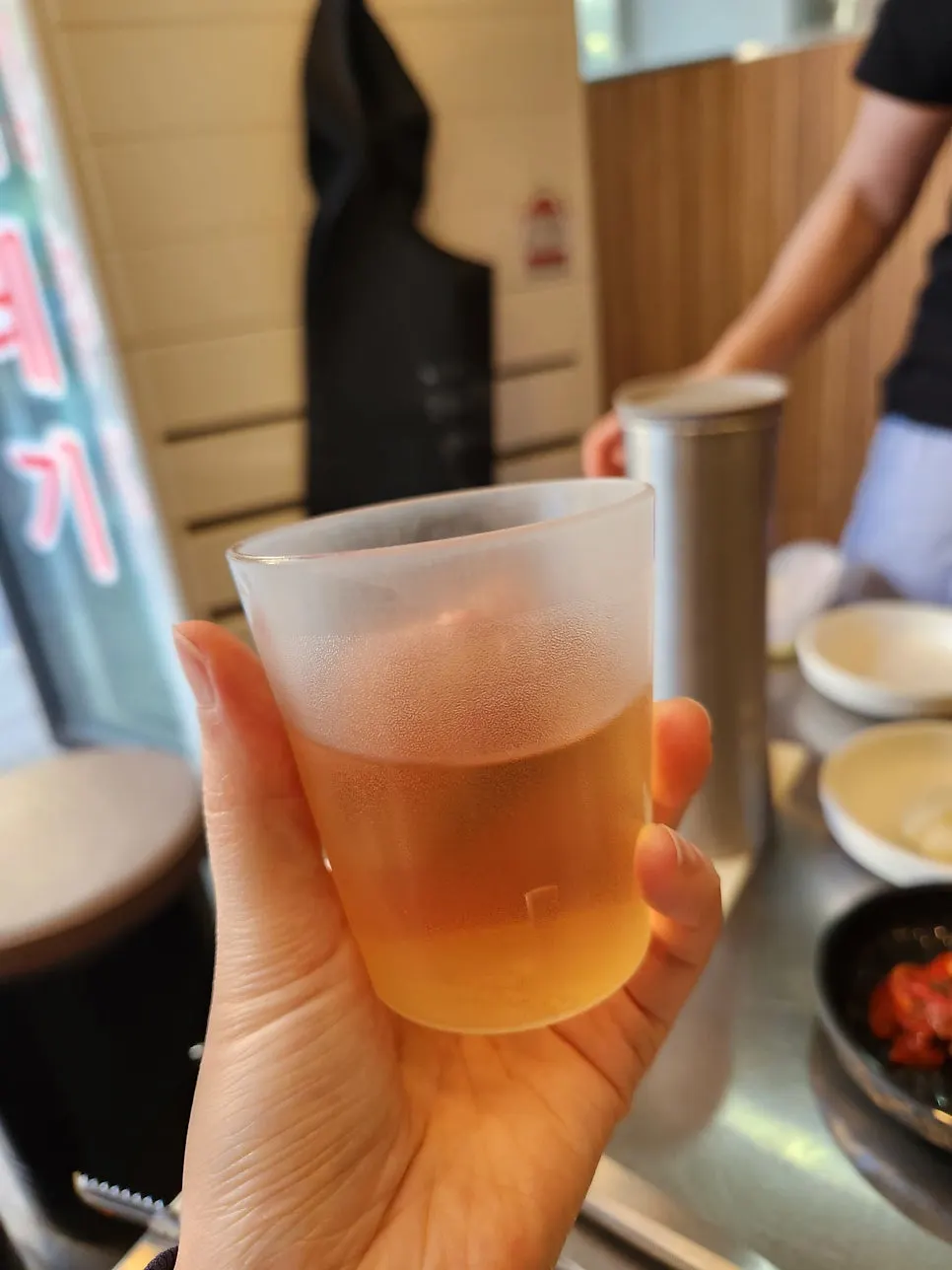 후식으로 주문한 냉면 한 그릇