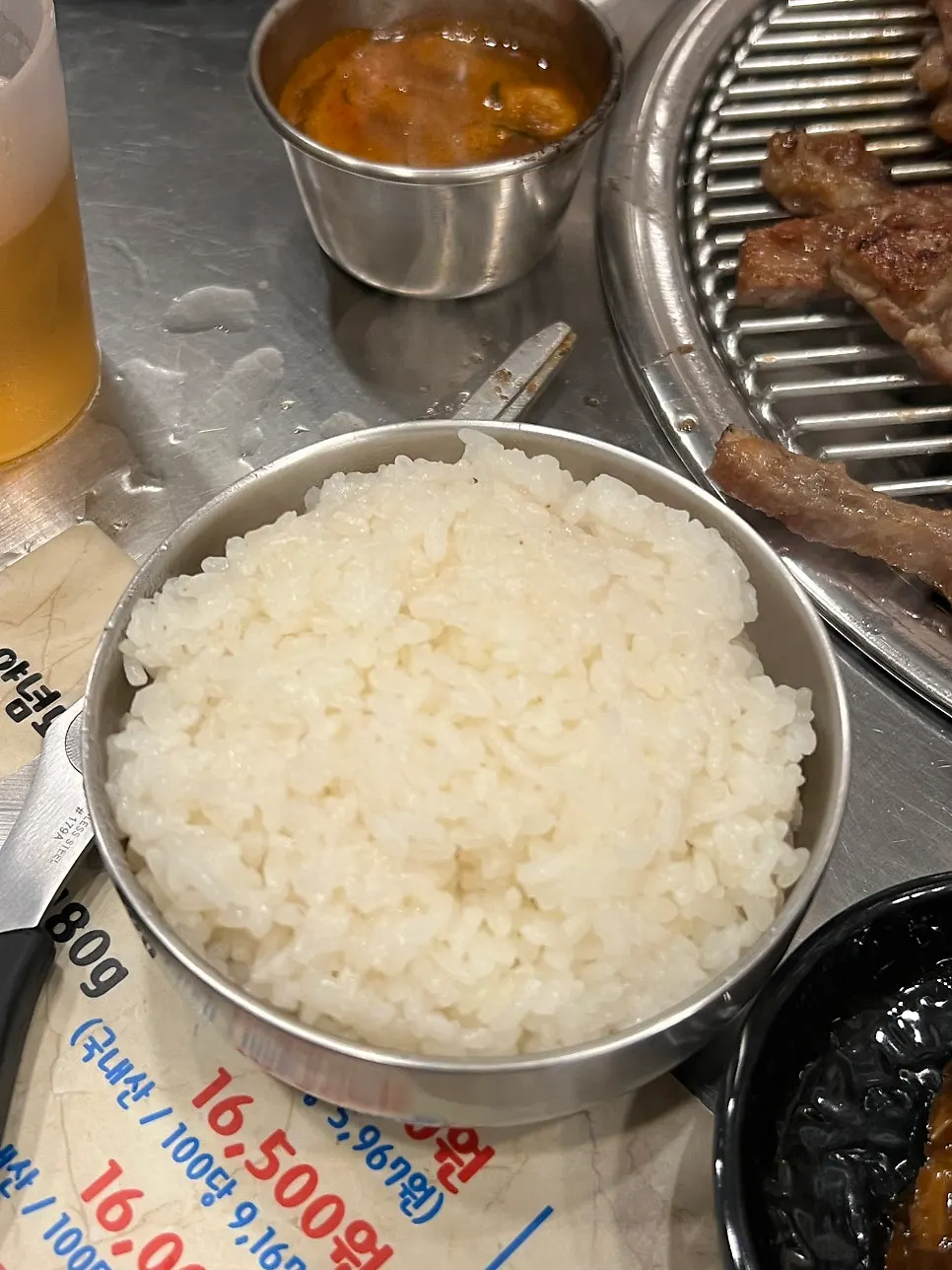 부드럽게 익은 양념 돼지갈비