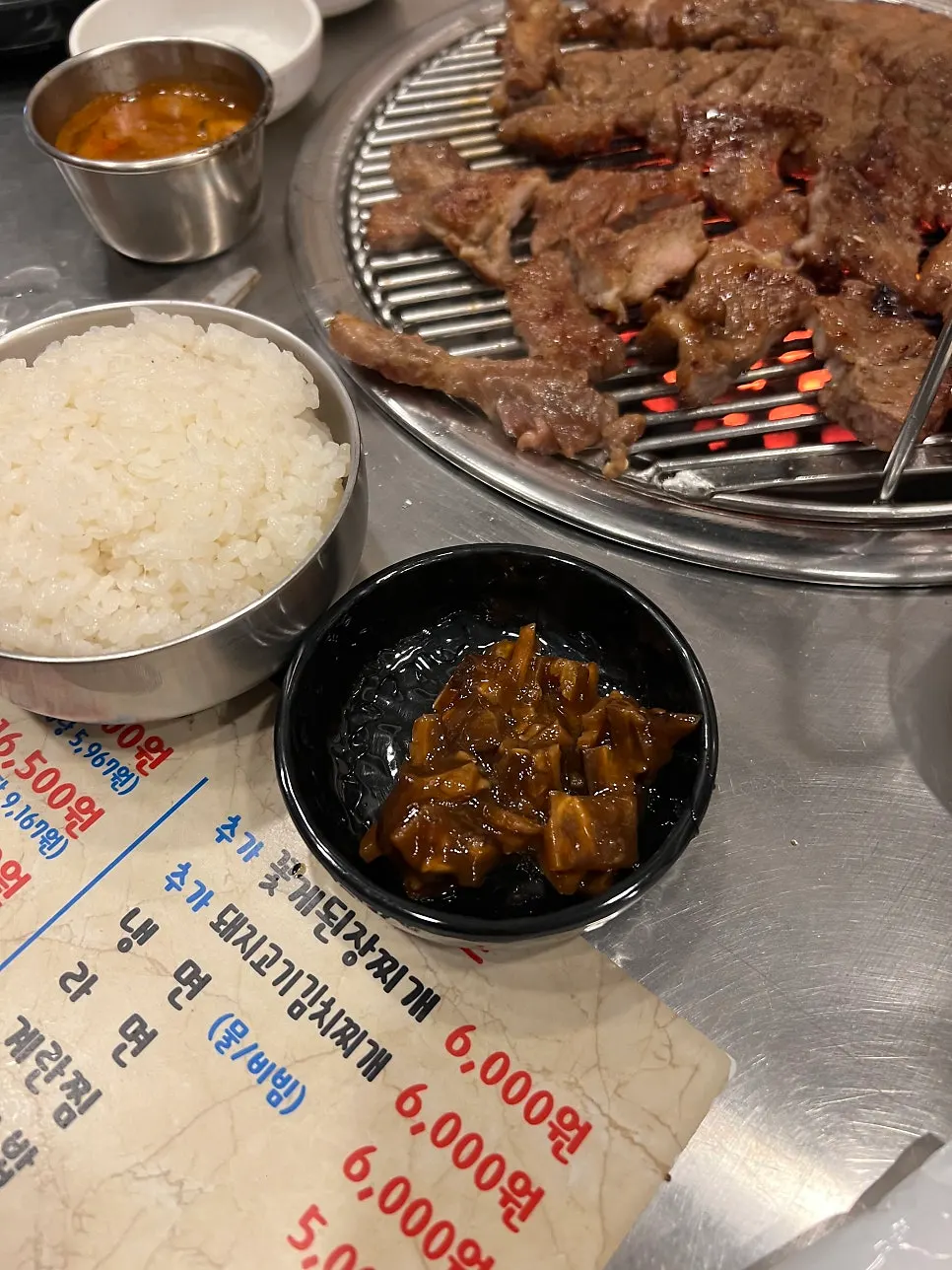 돼지갈비와 함께 먹은 꼬들한 공깃밥
