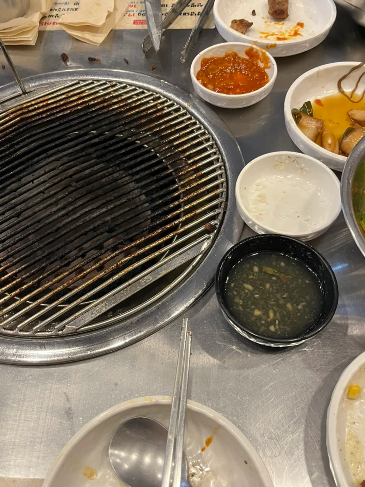 The table cleared after finishing the meal