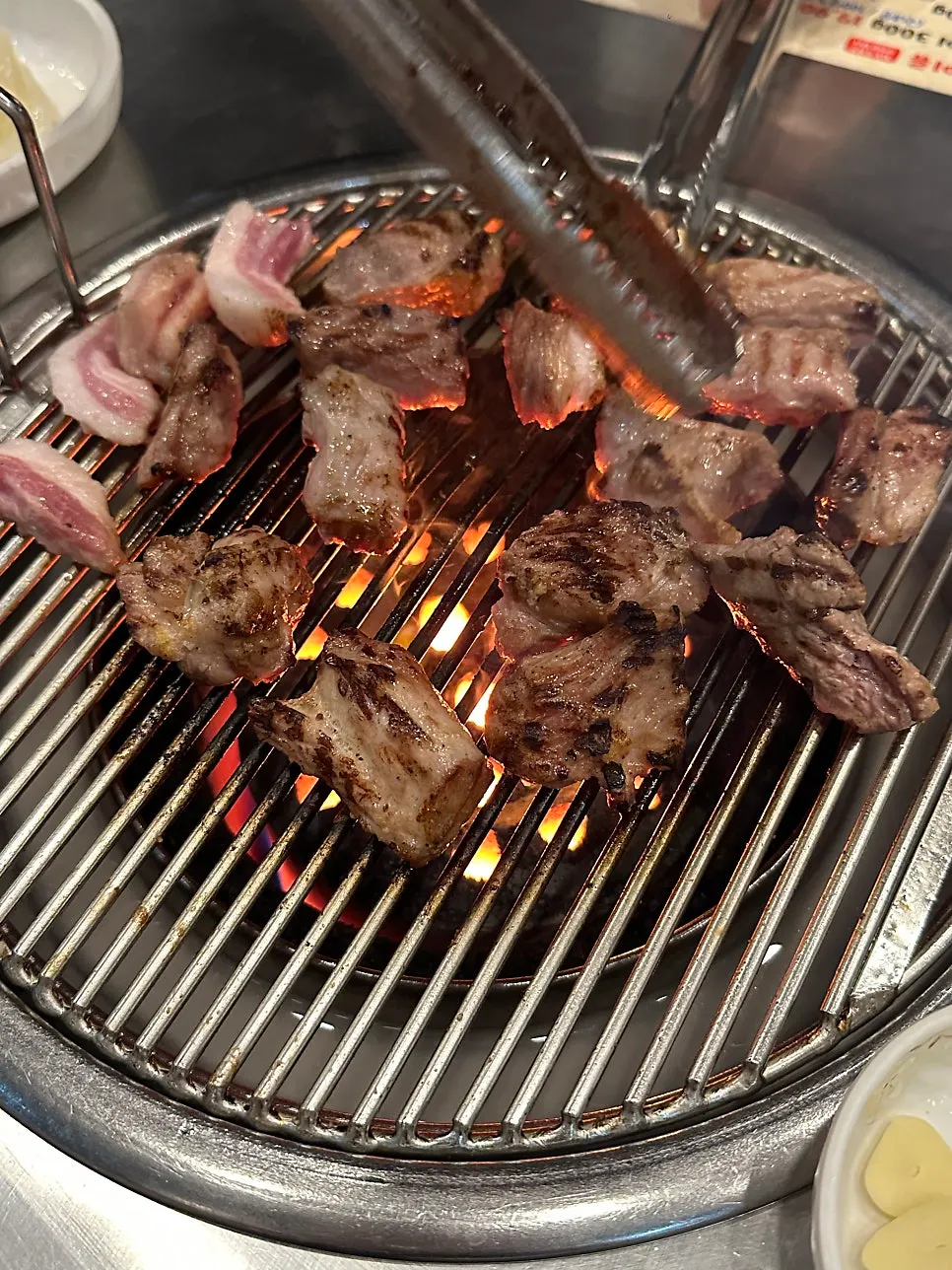 초벌되어 나온 선별목살 2인분