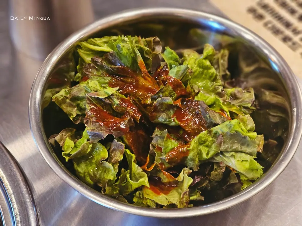 Shiitake wasabi seasoning and seasoned lettuce side dish