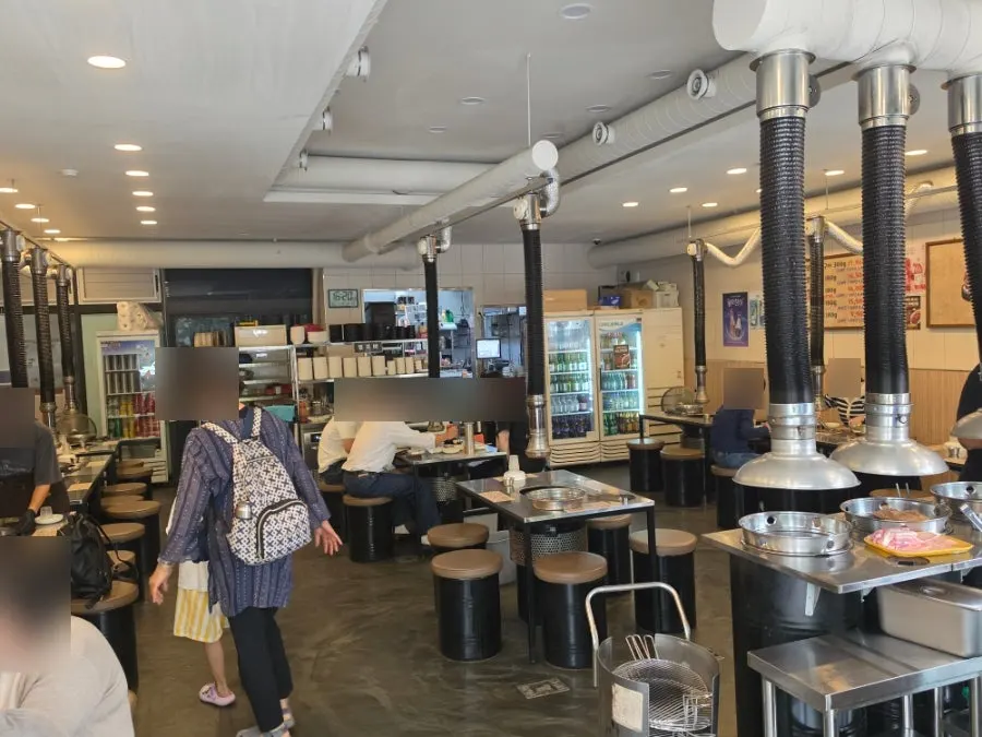 Front entrance of Tannae Paju Main Branch with hours posted