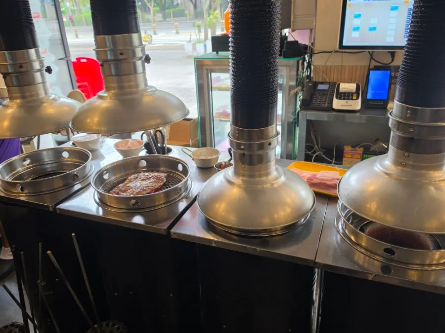 Side dishes refilled self-serve