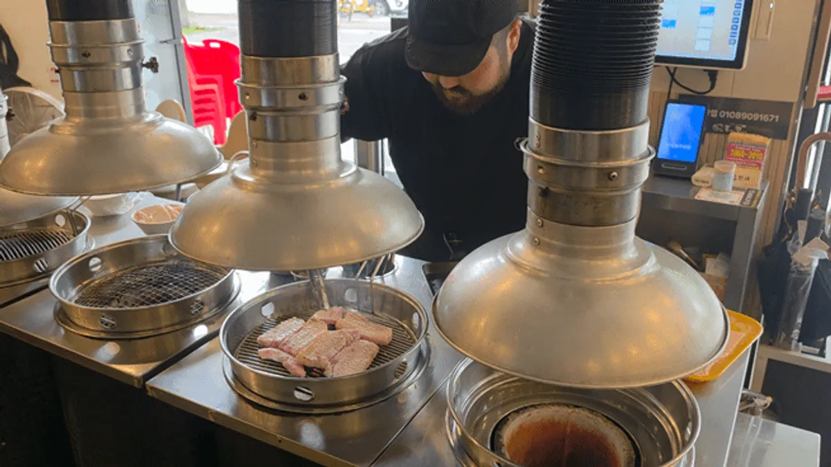 The owner's dedicated pre-grilling station in the middle of the hall