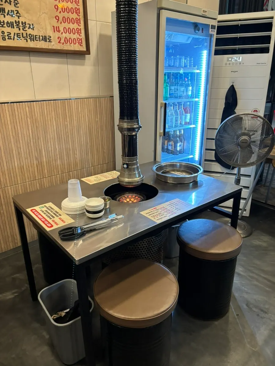 Entrance of Tannae Paju Main Branch with outdoor tables in front