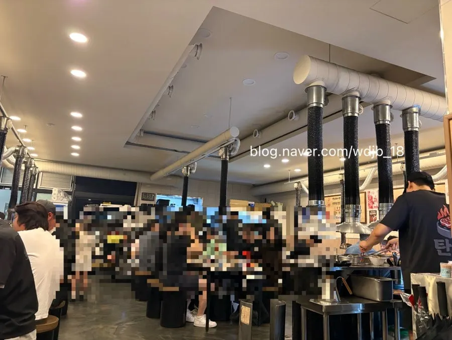 Entrance of Tannae Paju Main Branch during the wait