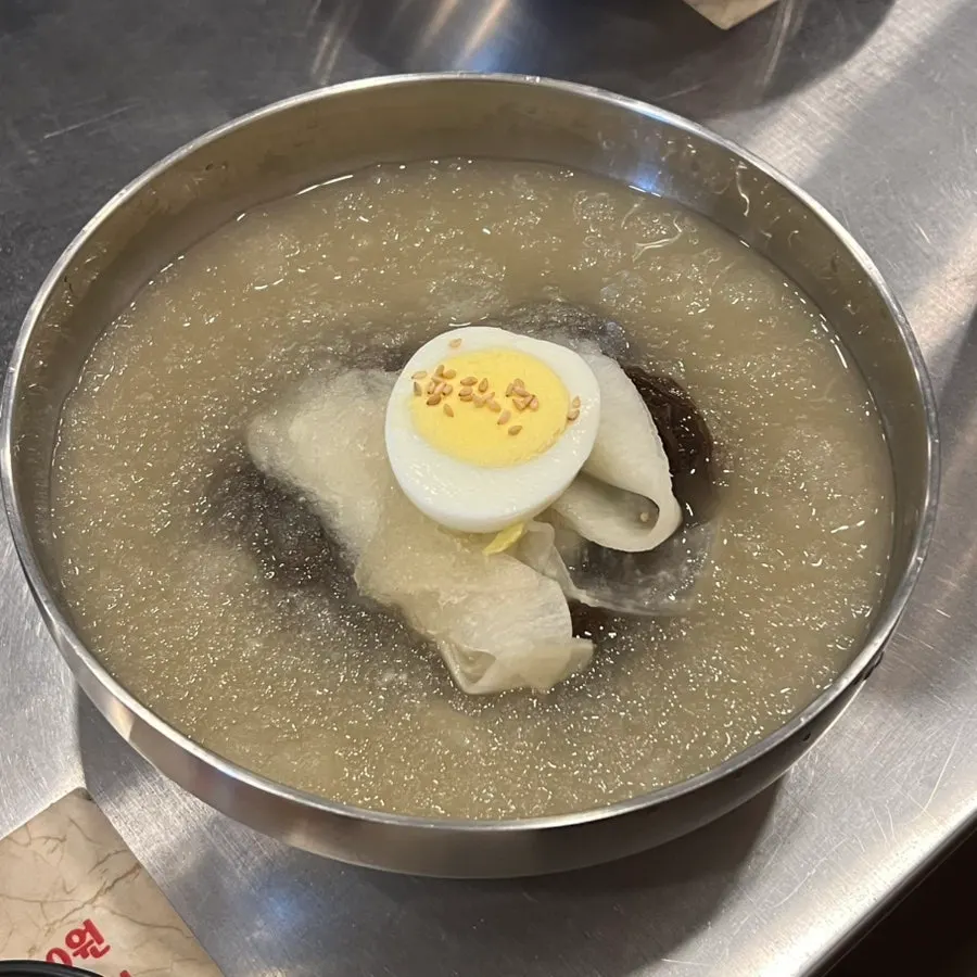 살얼음이 낀 냉면 한 그릇
