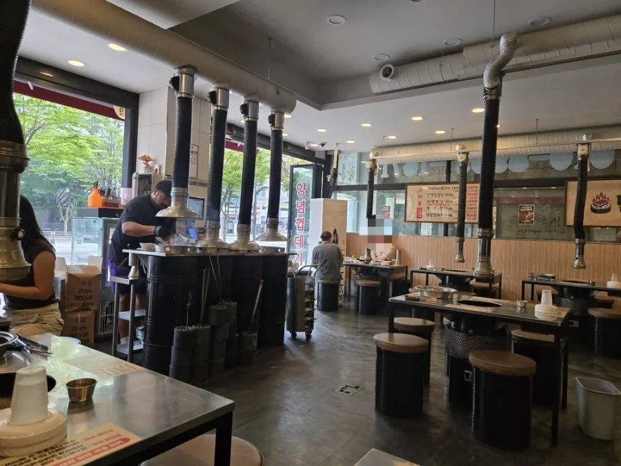 Table layout inside Tannae Paju Main Branch