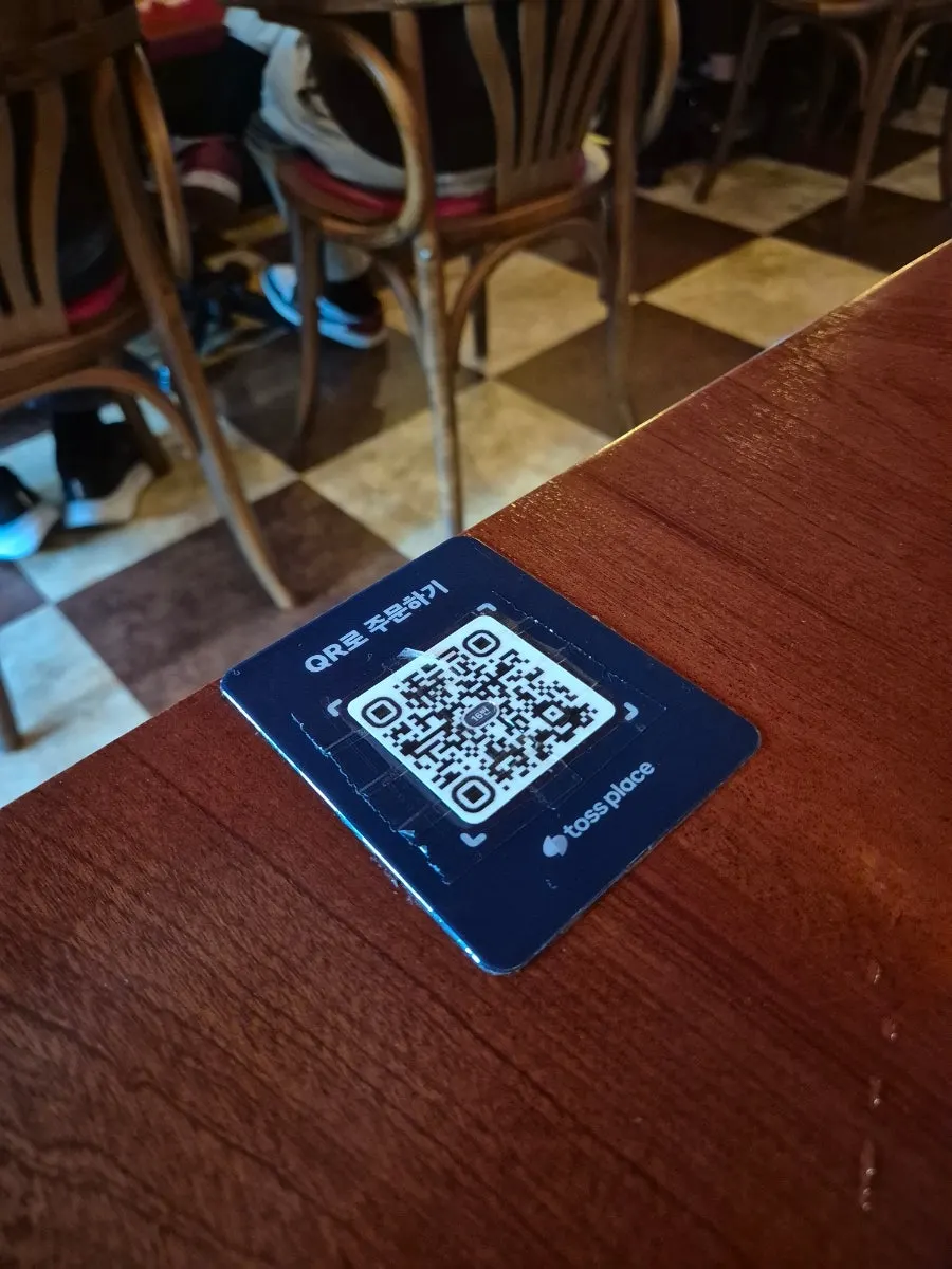 QR code ordering guide attached to the table